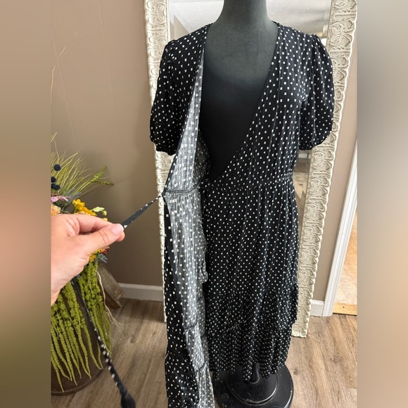 Knox Rose • Midi Wrap Dress - Picture 4 of 12